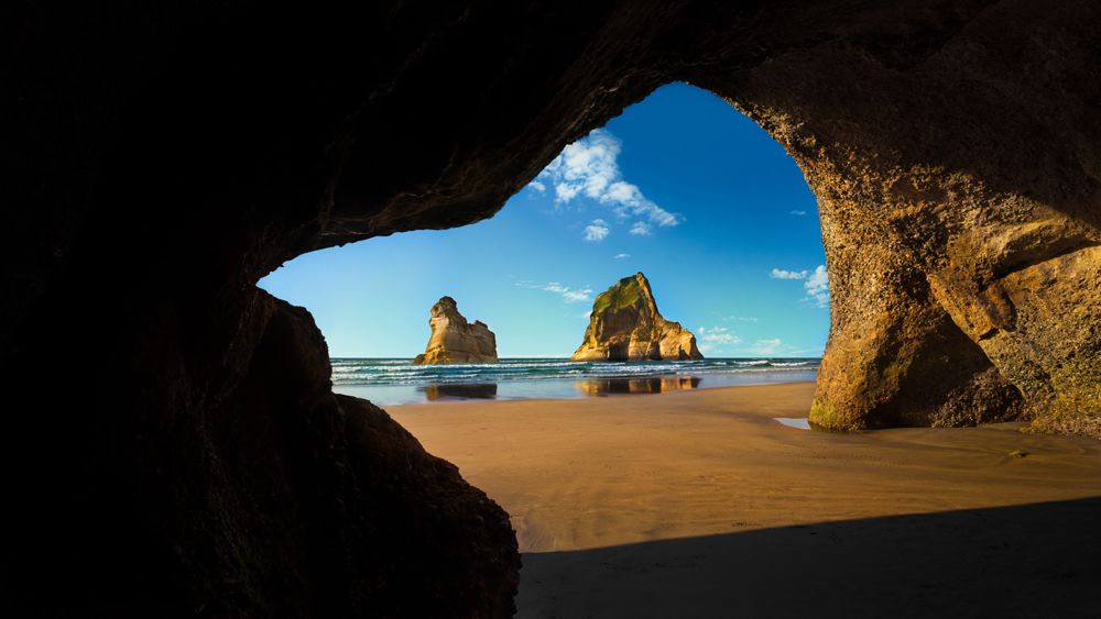 Win10の壁紙の洞窟とナルニア国物語に登場の洞窟に関するニュージーランド情報メモ 旅の杜