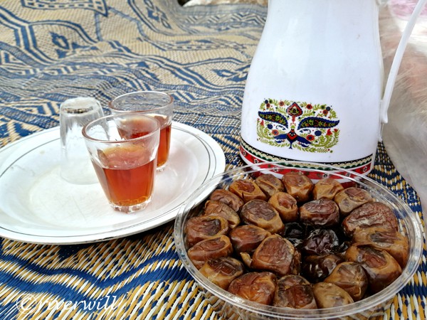 チャイとデーツはセット, ソコトラ島 Date with tea, Socotra island , Yemen