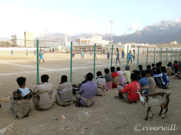 スポーツ観戦 ソコトラ島 Watching Football Game, Socotra, Yemen